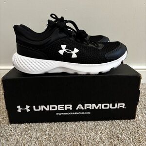 Under Armour Big Kids' BGS Charged Escape 4 Sneaker Black Size 4